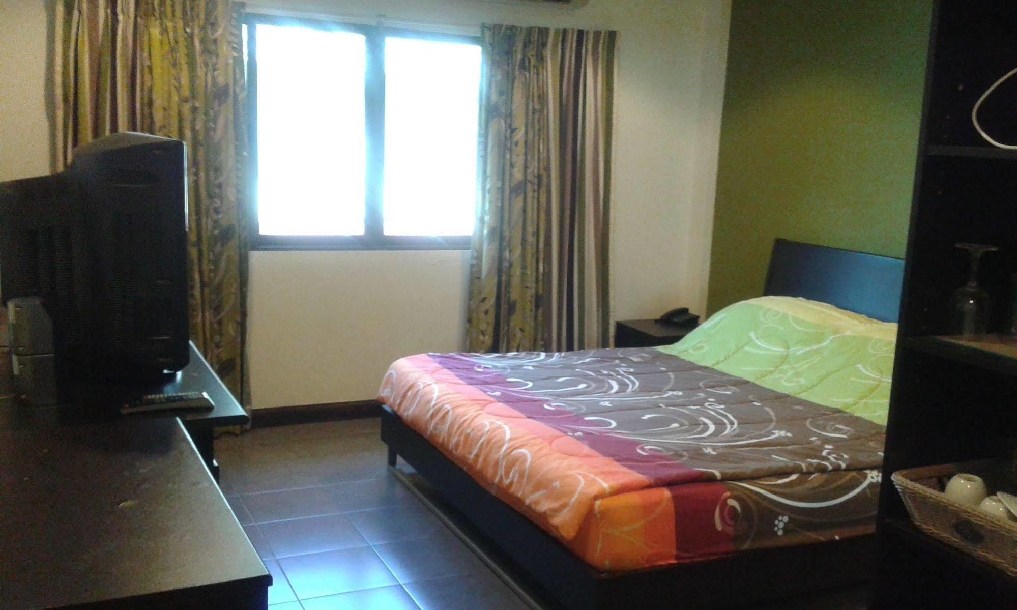 Baan Dok Mai Apartment Pattaya Exterior photo